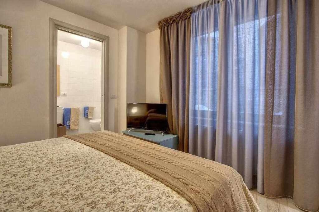 Faenza Elegant Apartment ฟลอเรนซ์ ภายนอก รูปภาพ