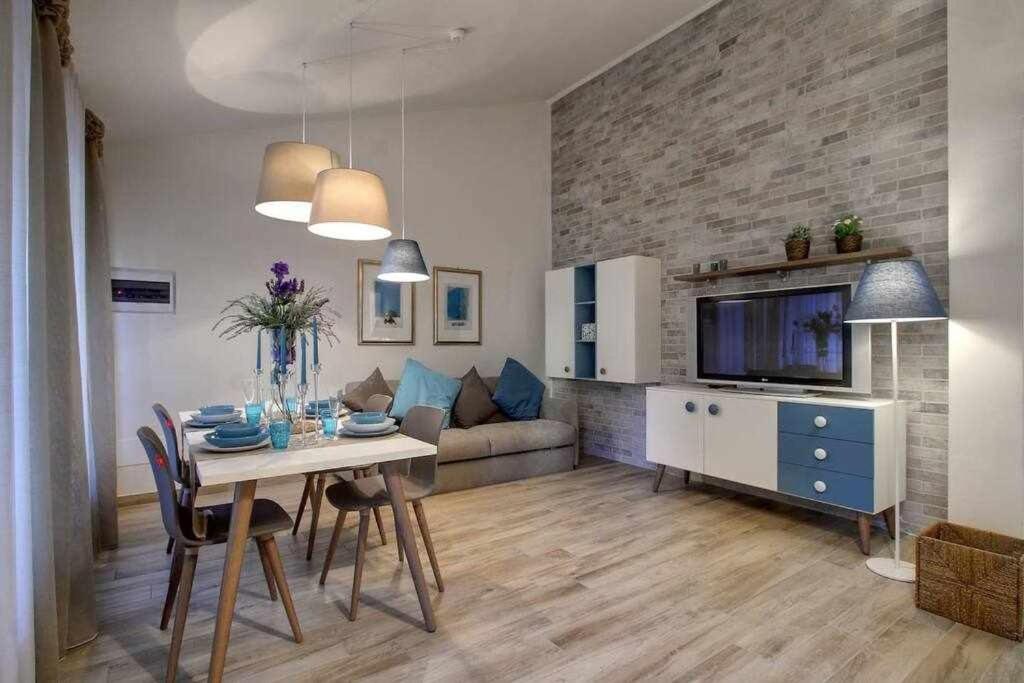 Faenza Elegant Apartment ฟลอเรนซ์ ภายนอก รูปภาพ
